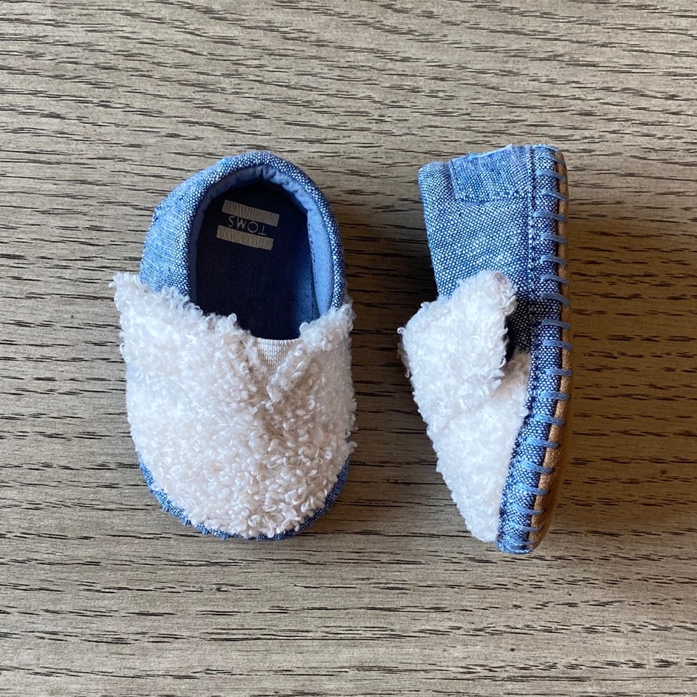 Chambray and Sherpa soft bottom Toms 2c